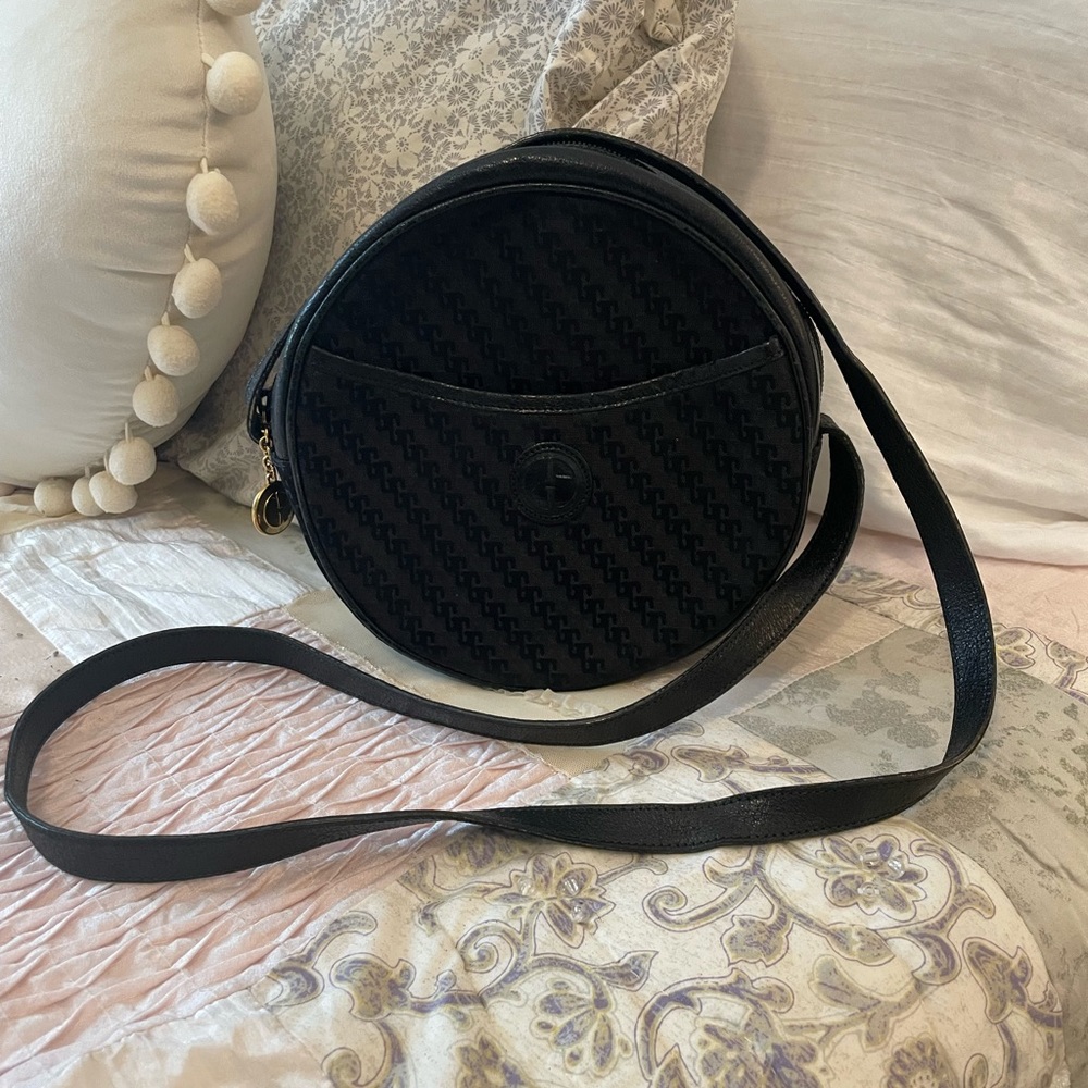 VINTAGE GUCCI Authentic MONOGRAM black canvas canteen style crossbody